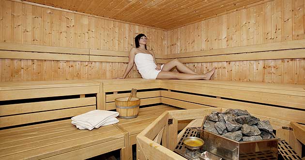 Sauna, Urlaub ber Pfingsten am Fichtelberg. Pfingsturlaub im Luftkurort Oberwiesenthal im Erzgebirge, ca. 55 km sdlich von Chemnitz.
