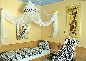 Baldachinzimmer im 3-Sterne-Superior-Hotel 318-bter in Bad Münder am Deister