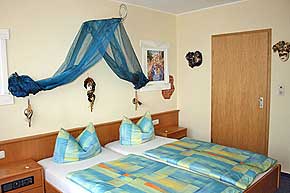 Baldachinzimmer im 3-Sterne-Superior-Hotel 318-bter in Bad Münder am Deister