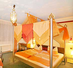 Himmelbettzimmer im 3-Sterne-Superior-Hotel 318-bter in Bad Münder am Deister